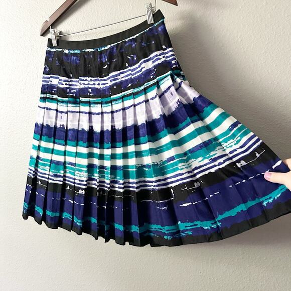 Carlisle 100% Silk Pleated Skirt Women's Size 4 Black & Blue watercolor stripe - Picture 2 of 7